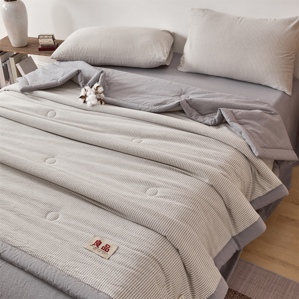 91家纺网 家纺一手货源 找家纺 恬思语家纺 2026新款春夏新款棉麻条纹棉花夏被空调被夏凉被 棉麻条-灰