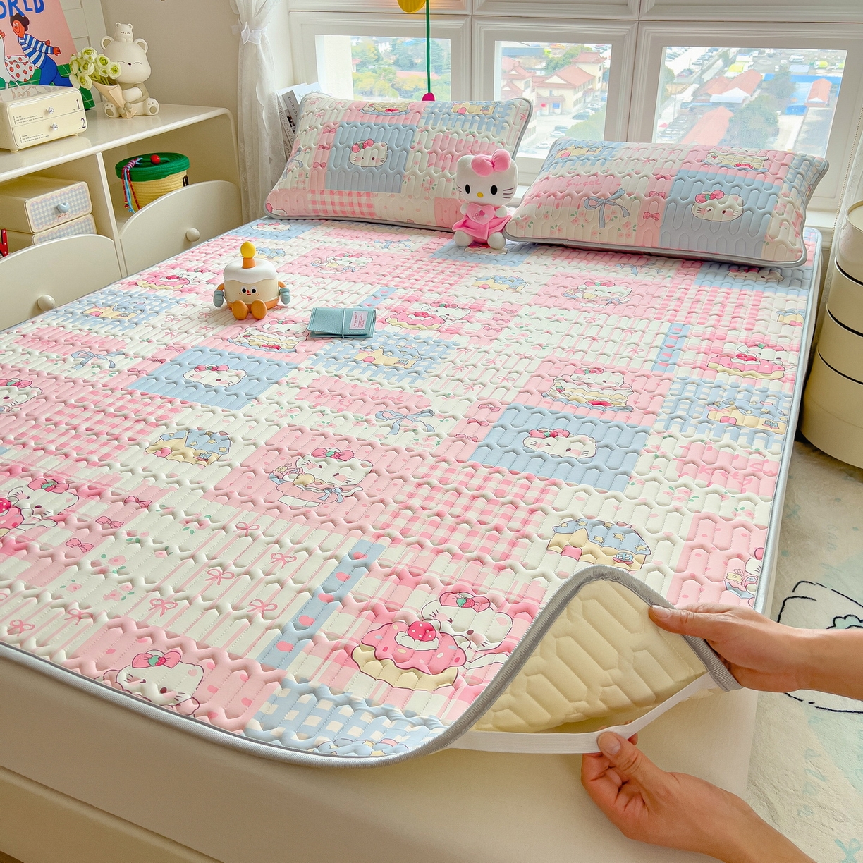 91家纺网 家纺一手货源 找家纺 丝羽坊 2026新款高密凉感丝印花乳胶凉席-平铺款 糖果猫咪