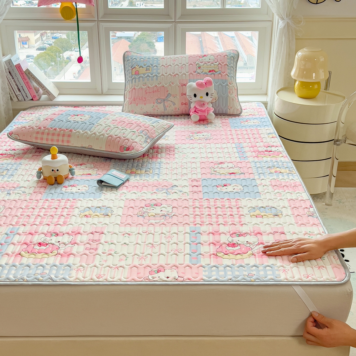 91家纺网 家纺一手货源 找家纺 丝羽坊 2026新款高密凉感丝印花乳胶凉席-平铺款 糖果猫咪