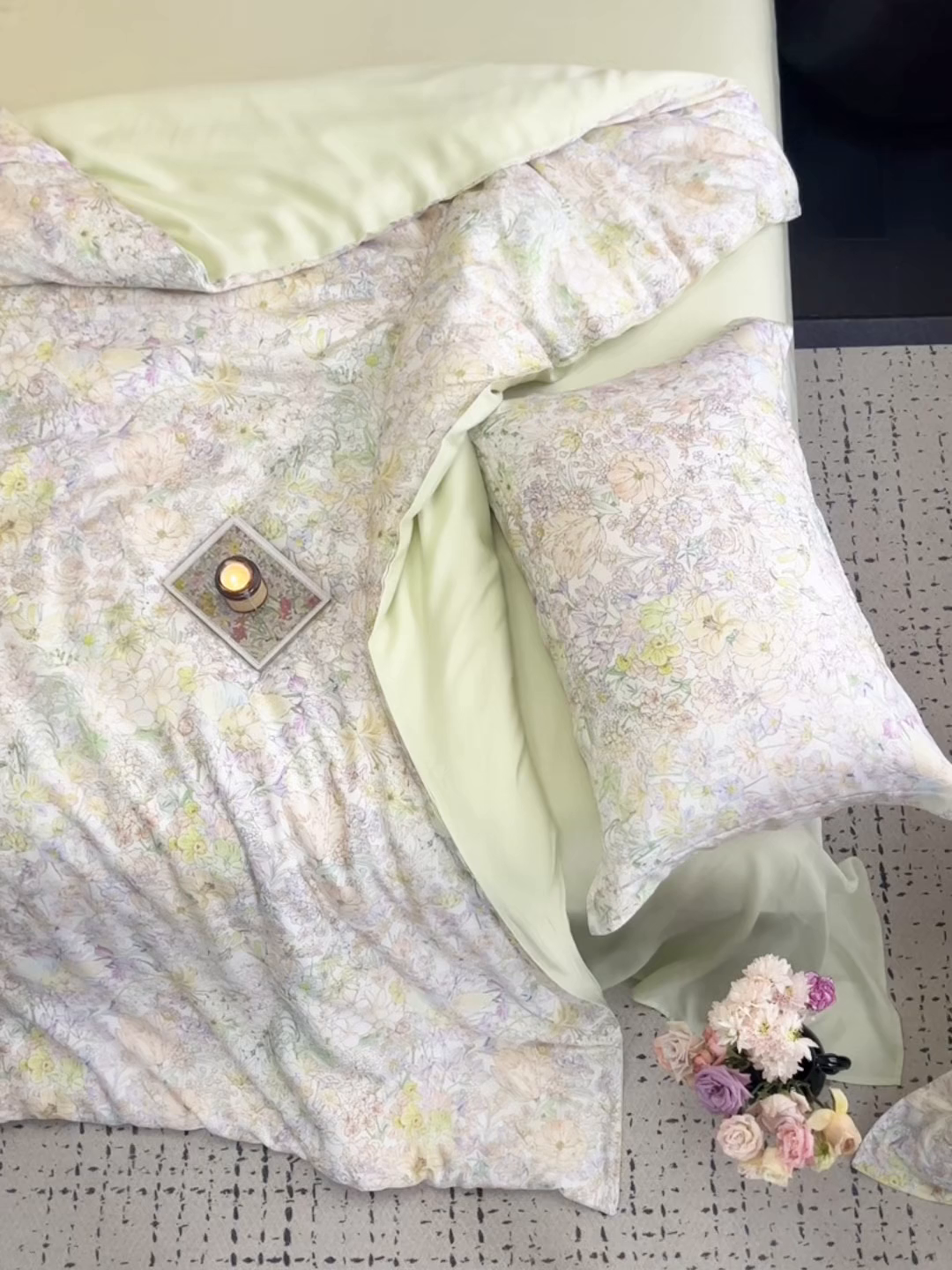 91家纺网 家纺一手货源 找家纺 初拾 2026新款春夏小清新莱赛尔数码印花四件套 会员减10 控价：日常券后不低于298 元  坠入爱河