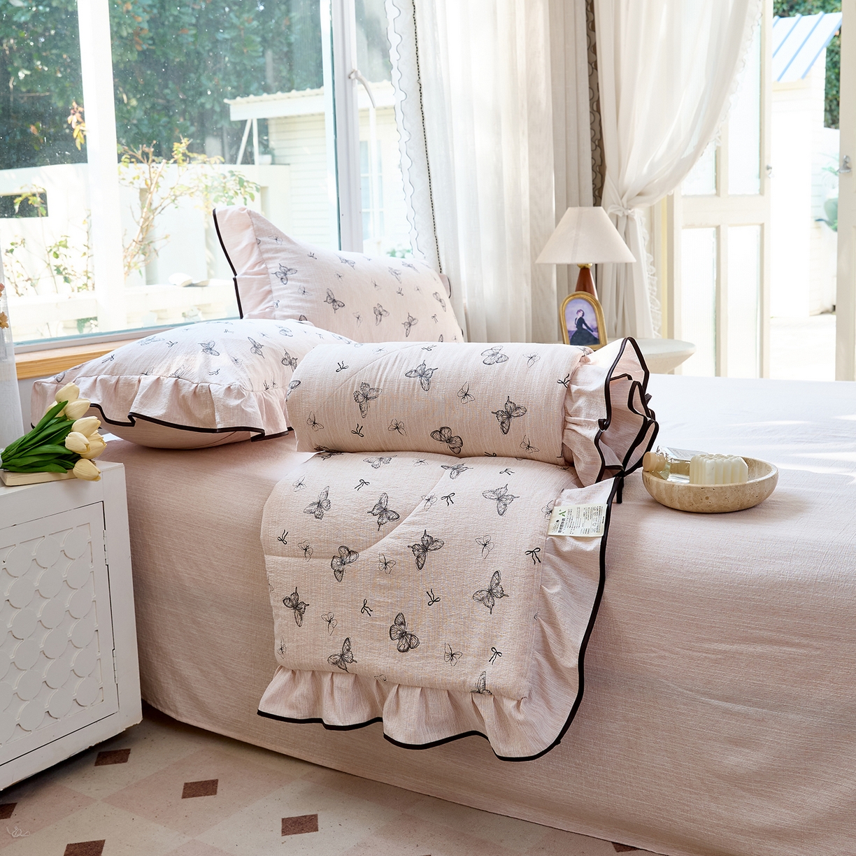 91家纺网 家纺一手货源 找家纺 梵克保罗 2026春夏新款提花色织花边夏被四件套单夏被空调被 粉屿蝶影