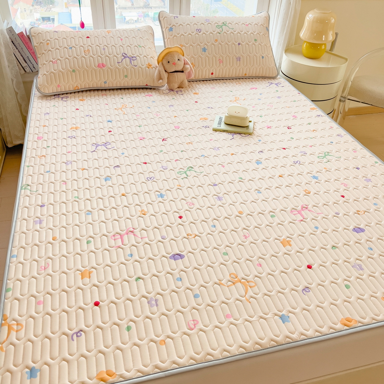 91家纺网 家纺一手货源 找家纺 丝羽坊 2026新款高密凉感丝印花乳胶凉席-平铺款 彩糖点点