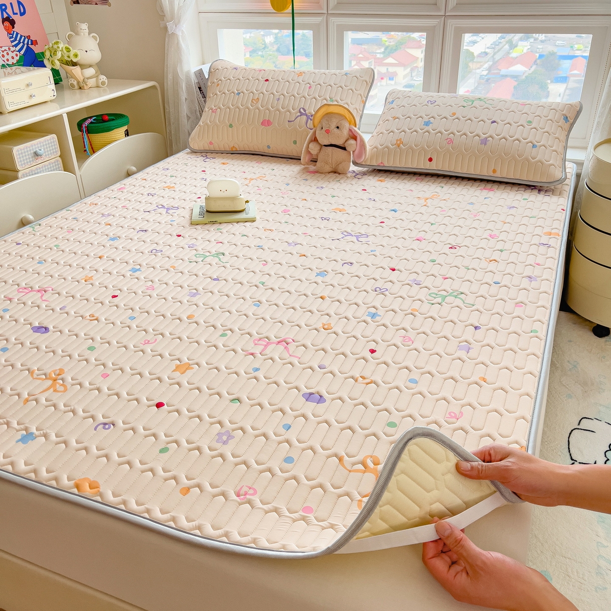 91家纺网 家纺一手货源 找家纺 丝羽坊 2026新款高密凉感丝印花乳胶凉席-平铺款 彩糖点点