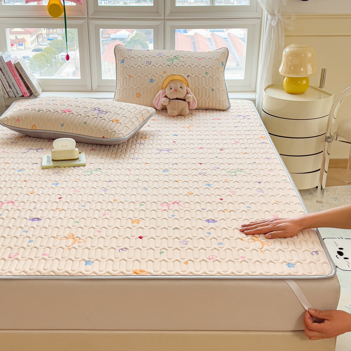 91家纺网 家纺一手货源 找家纺 丝羽坊 2026新款高密凉感丝印花乳胶凉席-平铺款 彩糖点点