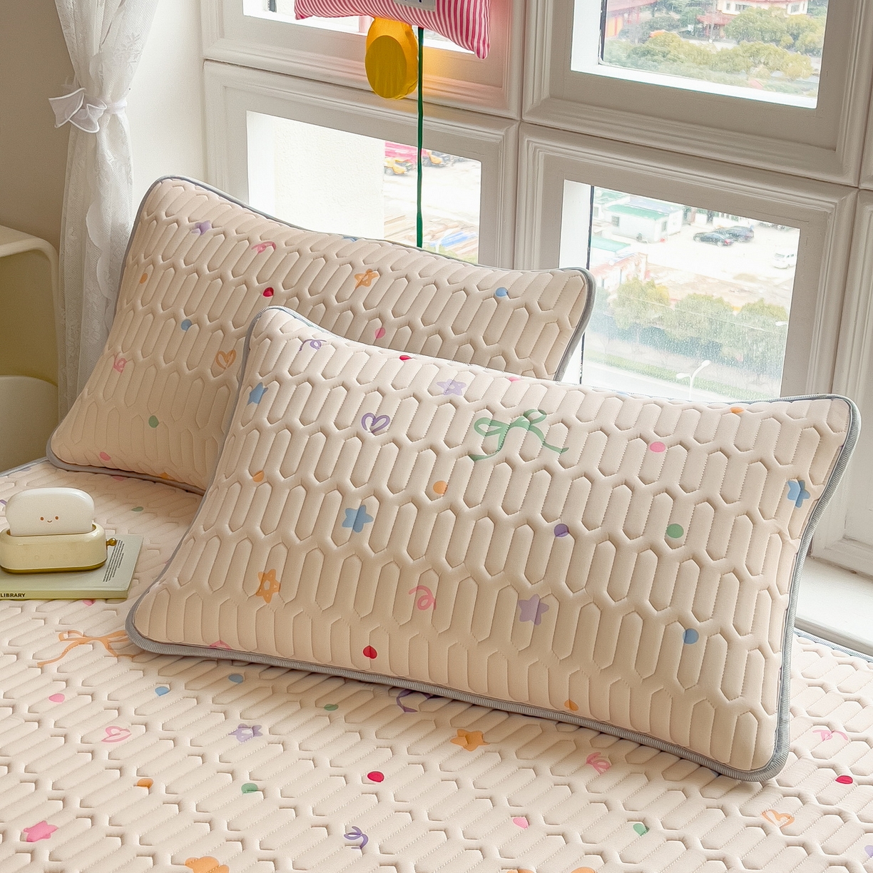 91家纺网 家纺一手货源 找家纺 丝羽坊 2026新款高密凉感丝印花乳胶凉席-平铺款 彩糖点点