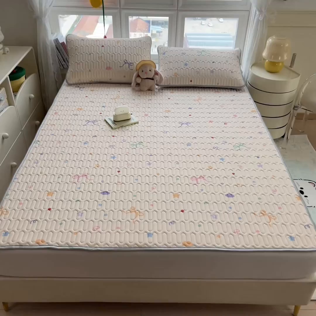 91家纺网 家纺一手货源 找家纺 丝羽坊 2026新款高密凉感丝印花乳胶凉席-平铺款 彩糖点点