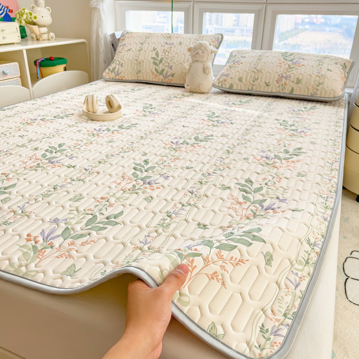 91家纺网 家纺一手货源 找家纺 丝羽坊 2026新款高密凉感丝印花乳胶凉席-平铺款 林间私语