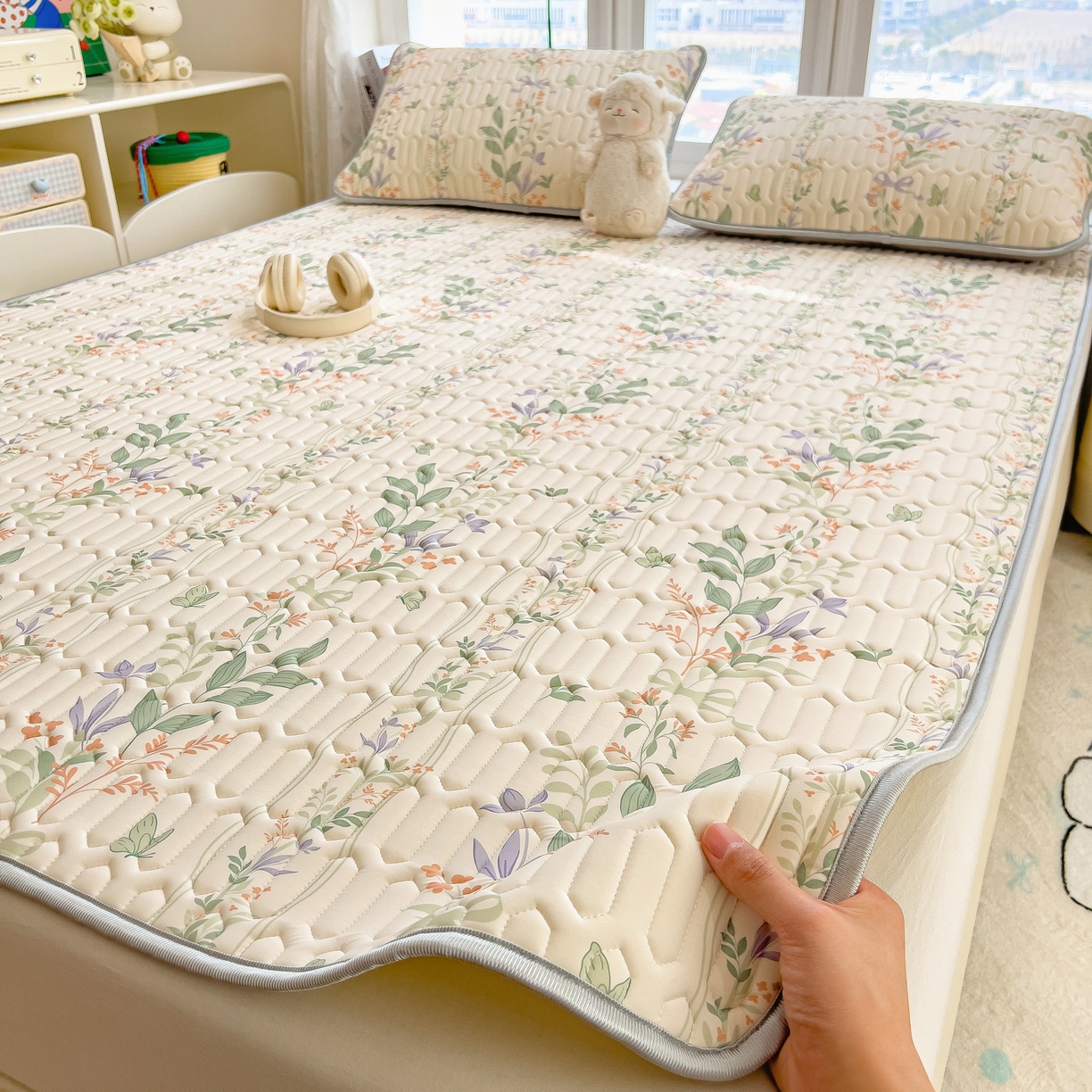 91家纺网 家纺一手货源 找家纺 丝羽坊 2026新款高密凉感丝印花乳胶凉席-平铺款 林间私语