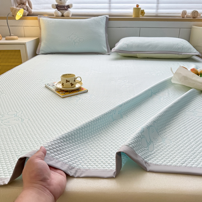 91家纺网 家纺一手货源 找家纺 999家纺 2026新款A类冰豆豆凉席三件套凉豆豆软凉席可机洗空调席子 冰块熊-蓝（宽包床席款）