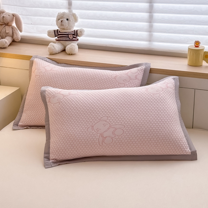 91家纺网 家纺一手货源 找家纺 999家纺 2026新款A类冰豆豆凉席三件套凉豆豆软凉席可机洗空调席子 冰块熊-粉（宽包床席款）