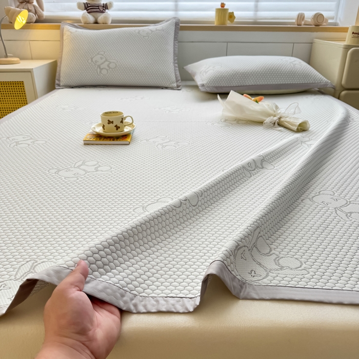 91家纺网 家纺一手货源 找家纺 999家纺 2026新款A类冰豆豆凉席三件套凉豆豆软凉席可机洗空调席子 冰块熊-灰（宽包床席款）