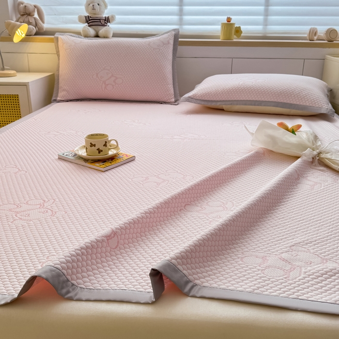 91家纺网 家纺一手货源 找家纺 999家纺 2026新款A类冰豆豆凉席三件套凉豆豆软凉席可机洗空调席子 冰块熊-粉（宽包床席款）