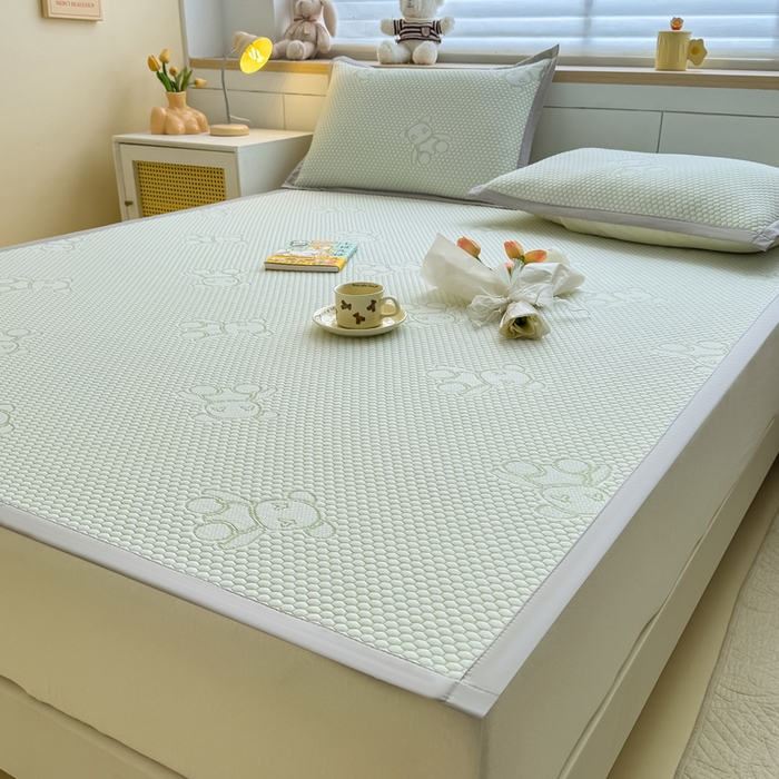 91家纺网 家纺一手货源 找家纺 999家纺 2026新款A类冰豆豆凉席三件套凉豆豆软凉席可机洗空调席子 冰块熊-绿（宽包床席款）