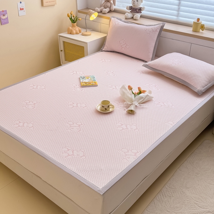 91家纺网 家纺一手货源 找家纺 999家纺 2026新款A类冰豆豆凉席三件套凉豆豆软凉席可机洗空调席子 冰块熊-粉（宽包床席款）