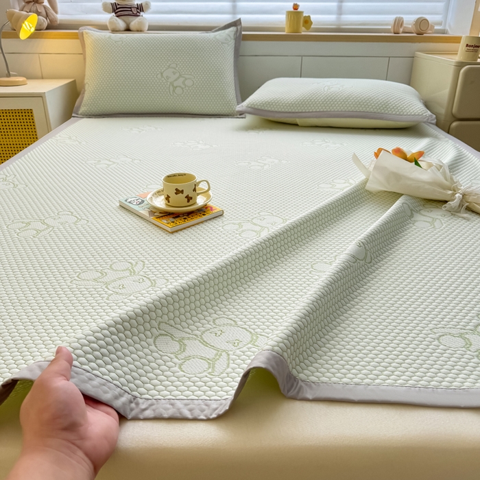 91家纺网 家纺一手货源 找家纺 999家纺 2026新款A类冰豆豆凉席三件套凉豆豆软凉席可机洗空调席子 冰块熊-绿（宽包床席款）