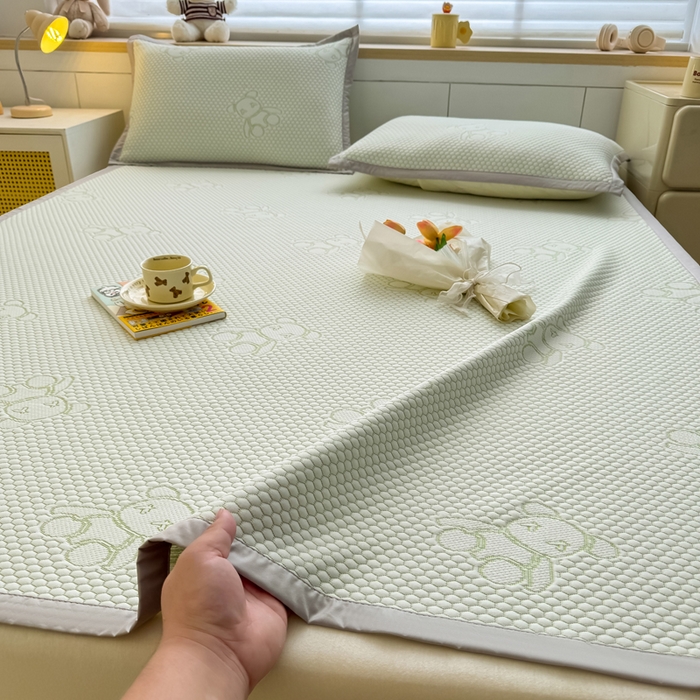 91家纺网 家纺一手货源 找家纺 999家纺 2026新款A类冰豆豆凉席三件套凉豆豆软凉席可机洗空调席子 冰块熊-绿（宽包床席款）