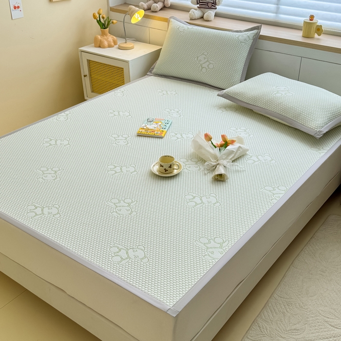 91家纺网 家纺一手货源 找家纺 999家纺 2026新款A类冰豆豆凉席三件套凉豆豆软凉席可机洗空调席子 冰块熊-绿（宽包床席款）