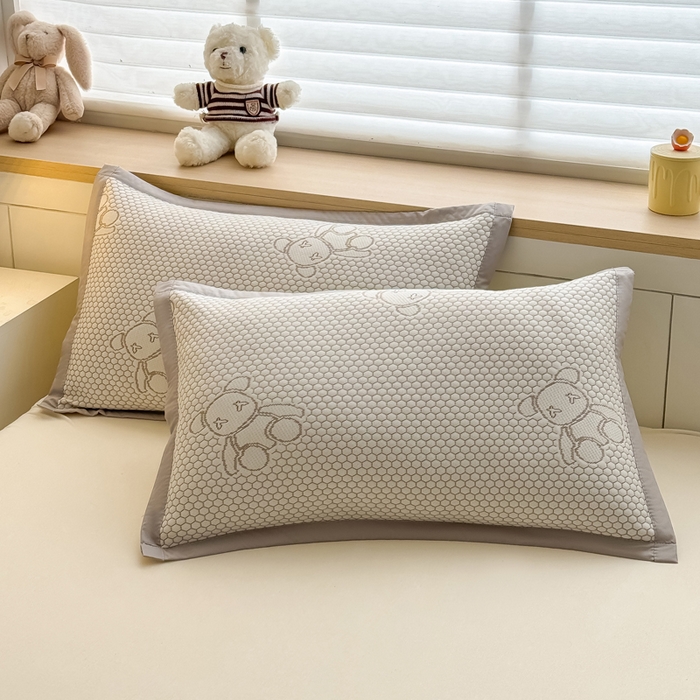 91家纺网 家纺一手货源 找家纺 999家纺 2026新款A类冰豆豆凉席三件套凉豆豆软凉席可机洗空调席子 冰块熊-咖（宽包床席款）