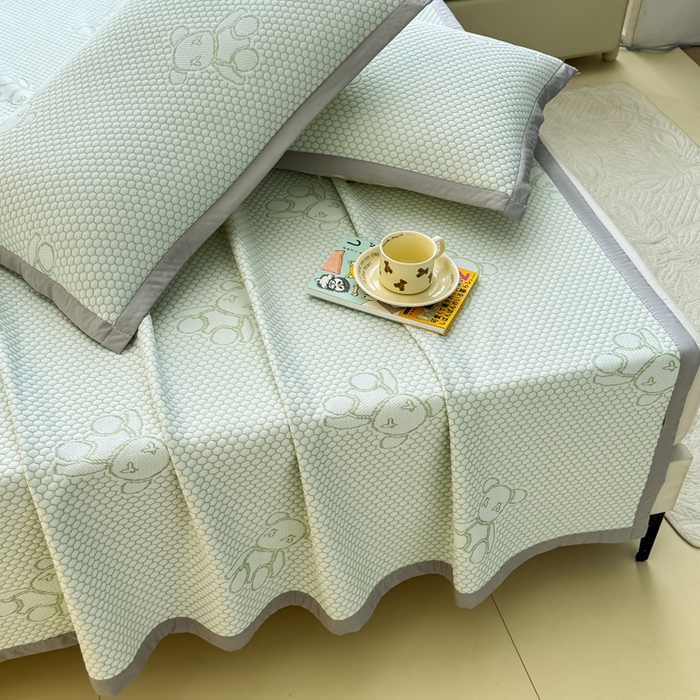 91家纺网 家纺一手货源 找家纺 999家纺 2026新款A类冰豆豆凉席三件套凉豆豆软凉席可机洗空调席子 冰块熊-绿（宽包床席款）