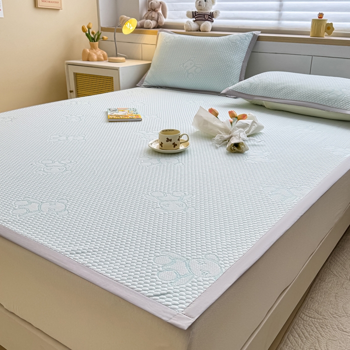 91家纺网 家纺一手货源 找家纺 999家纺 2026新款A类冰豆豆凉席三件套凉豆豆软凉席可机洗空调席子 冰块熊-蓝（宽包床席款）