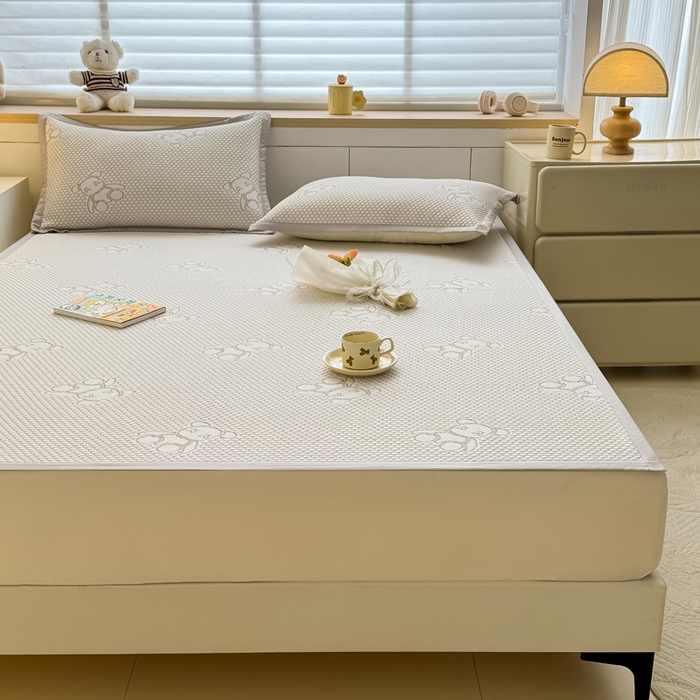 91家纺网 家纺一手货源 找家纺 999家纺 2026新款A类冰豆豆凉席三件套凉豆豆软凉席可机洗空调席子 冰块熊-咖（宽包床席款）