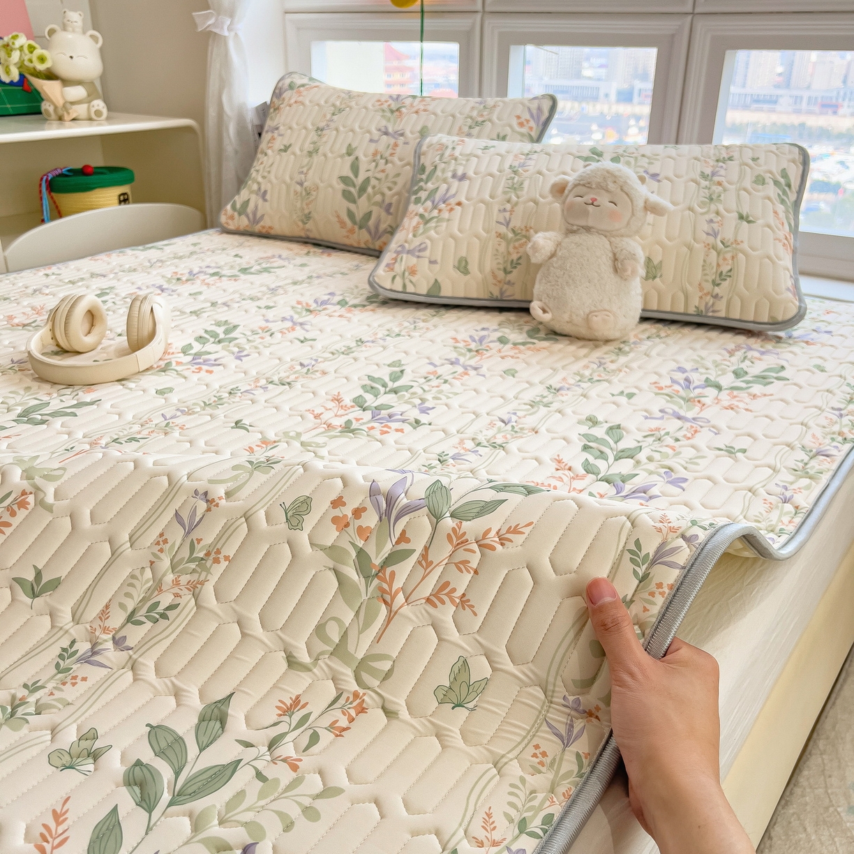 91家纺网 家纺一手货源 找家纺 丝羽坊 2026新款高密凉感丝印花乳胶凉席-平铺款 林间私语