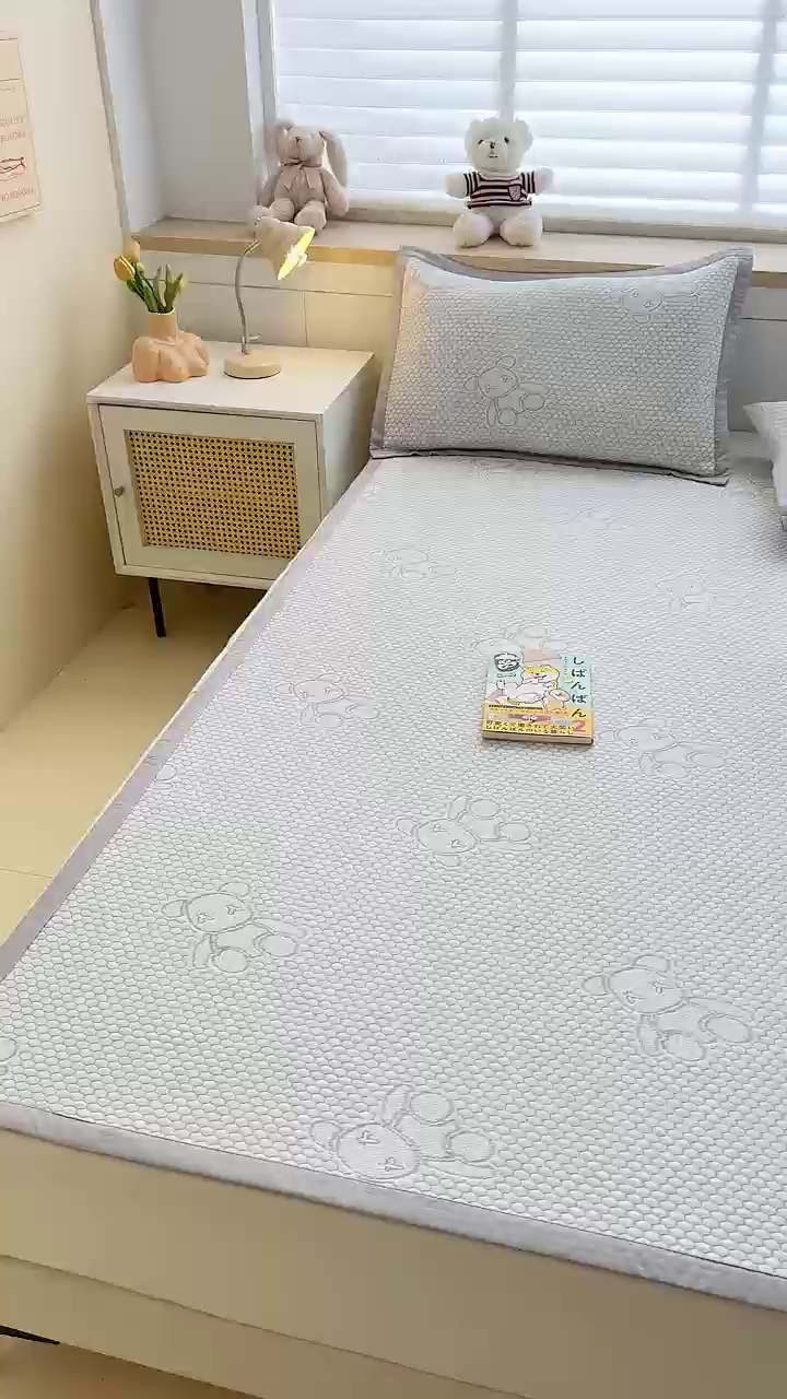 91家纺网 家纺一手货源 找家纺 999家纺 2026新款A类冰豆豆凉席三件套凉豆豆软凉席可机洗空调席子 冰块熊-绿（宽包床席款）