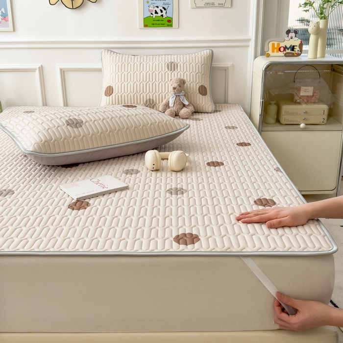 91家纺网 家纺一手货源 找家纺 丝羽坊 2026新款高密凉感丝印花乳胶凉席-平铺款 爱的圈圈