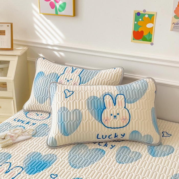 91家纺网 家纺一手货源 找家纺 丝羽坊 2026新款高密凉感丝印花乳胶凉席-平铺款 爱心兔