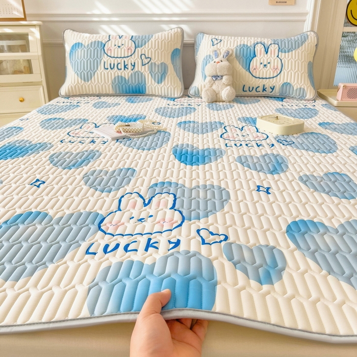 91家纺网 家纺一手货源 找家纺 丝羽坊 2026新款高密凉感丝印花乳胶凉席-平铺款 爱心兔