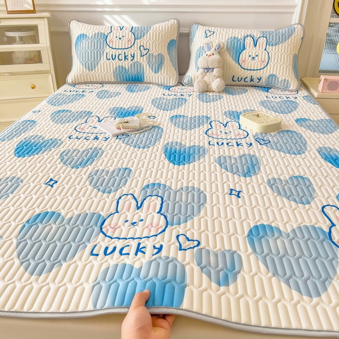 91家纺网 家纺一手货源 找家纺 丝羽坊 2026新款高密凉感丝印花乳胶凉席-平铺款 爱心兔