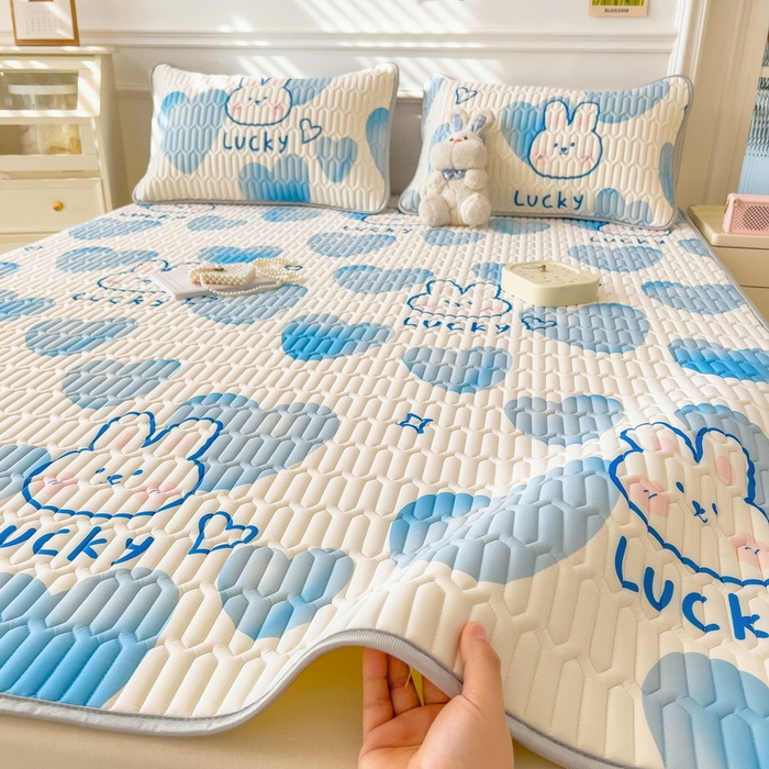 91家纺网 家纺一手货源 找家纺 丝羽坊 2026新款高密凉感丝印花乳胶凉席-平铺款 爱心兔