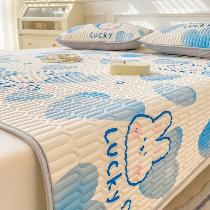 91家纺网 家纺一手货源 找家纺 丝羽坊 2026新款高密凉感丝印花乳胶凉席-平铺款 爱心兔