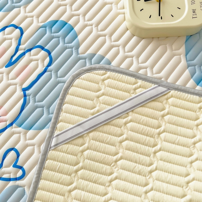 91家纺网 家纺一手货源 找家纺 丝羽坊 2026新款高密凉感丝印花乳胶凉席-平铺款 爱心兔