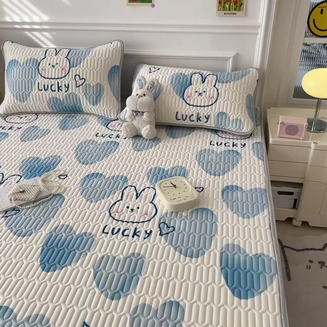 91家纺网 家纺一手货源 找家纺 丝羽坊 2026新款高密凉感丝印花乳胶凉席-平铺款 爱心兔