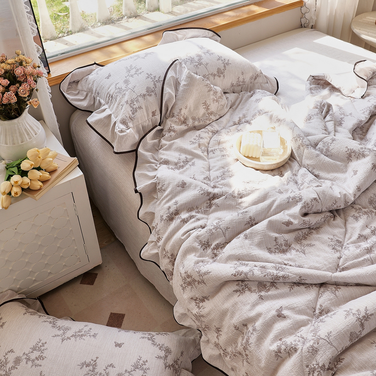 91家纺网 家纺一手货源 找家纺 梵克保罗 2026春夏新款提花色织花边夏被四件套单夏被空调被 灰枝谍影