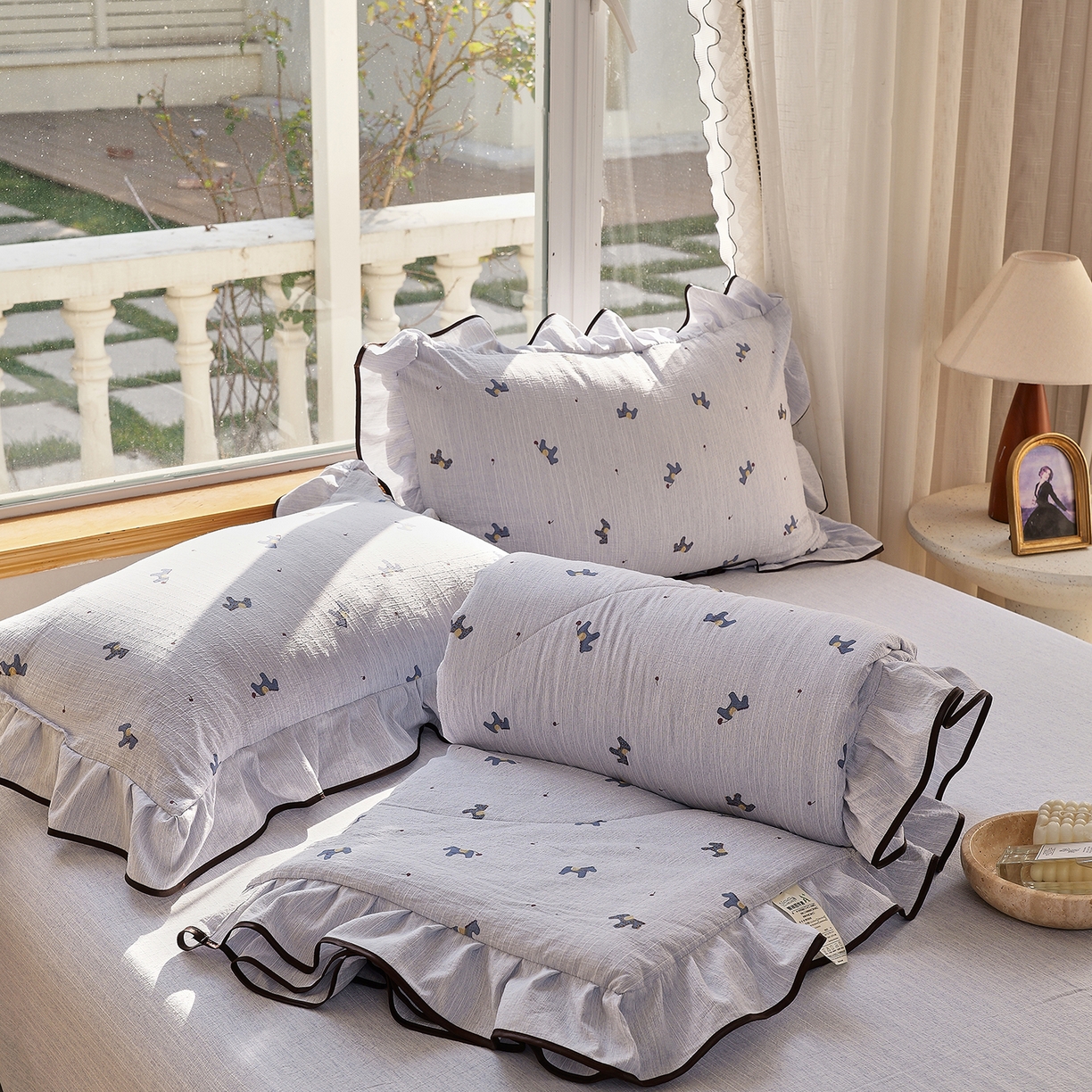 91家纺网 家纺一手货源 找家纺 梵克保罗 2026春夏新款提花色织花边夏被四件套单夏被空调被 蓝驹小趣