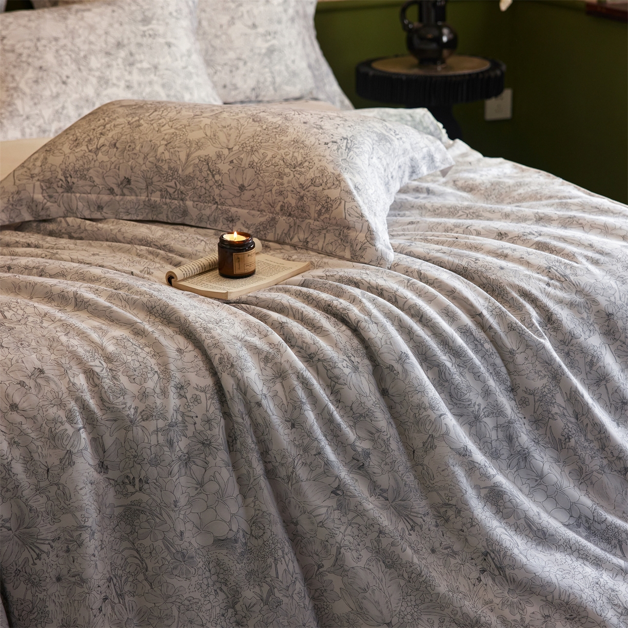 91家纺网 家纺一手货源 找家纺 初拾 2026新款春夏小清新莱赛尔数码印花四件套 会员减10 控价：日常券后不低于298 元  风吹过夏天