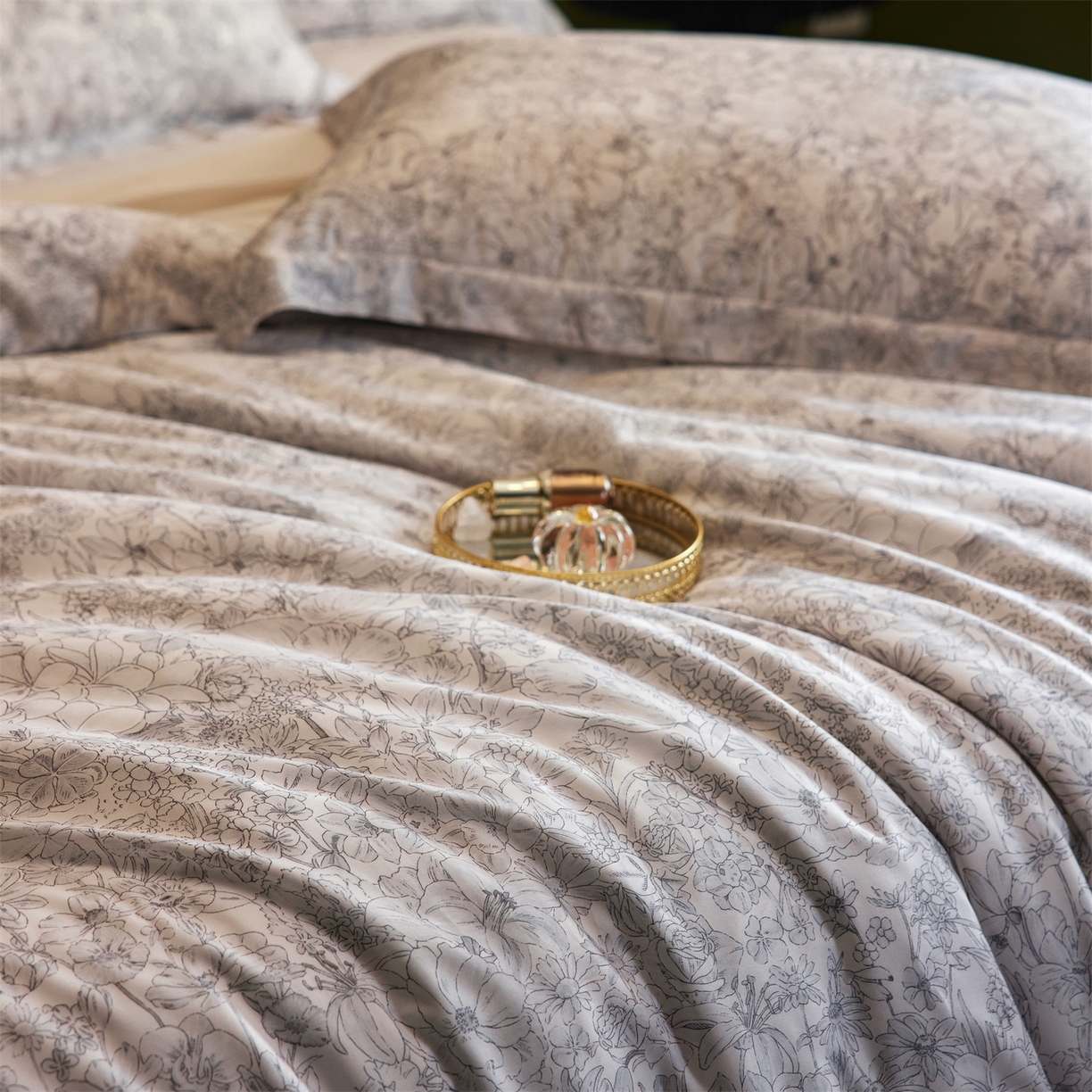 91家纺网 家纺一手货源 找家纺 初拾 2026新款春夏小清新莱赛尔数码印花四件套 会员减10 控价：日常券后不低于298 元  风吹过夏天