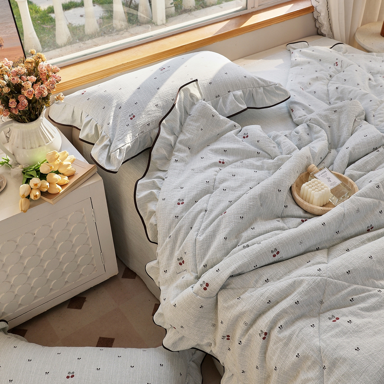 91家纺网 家纺一手货源 找家纺 梵克保罗 2026春夏新款提花色织花边夏被四件套单夏被空调被 蓝樱