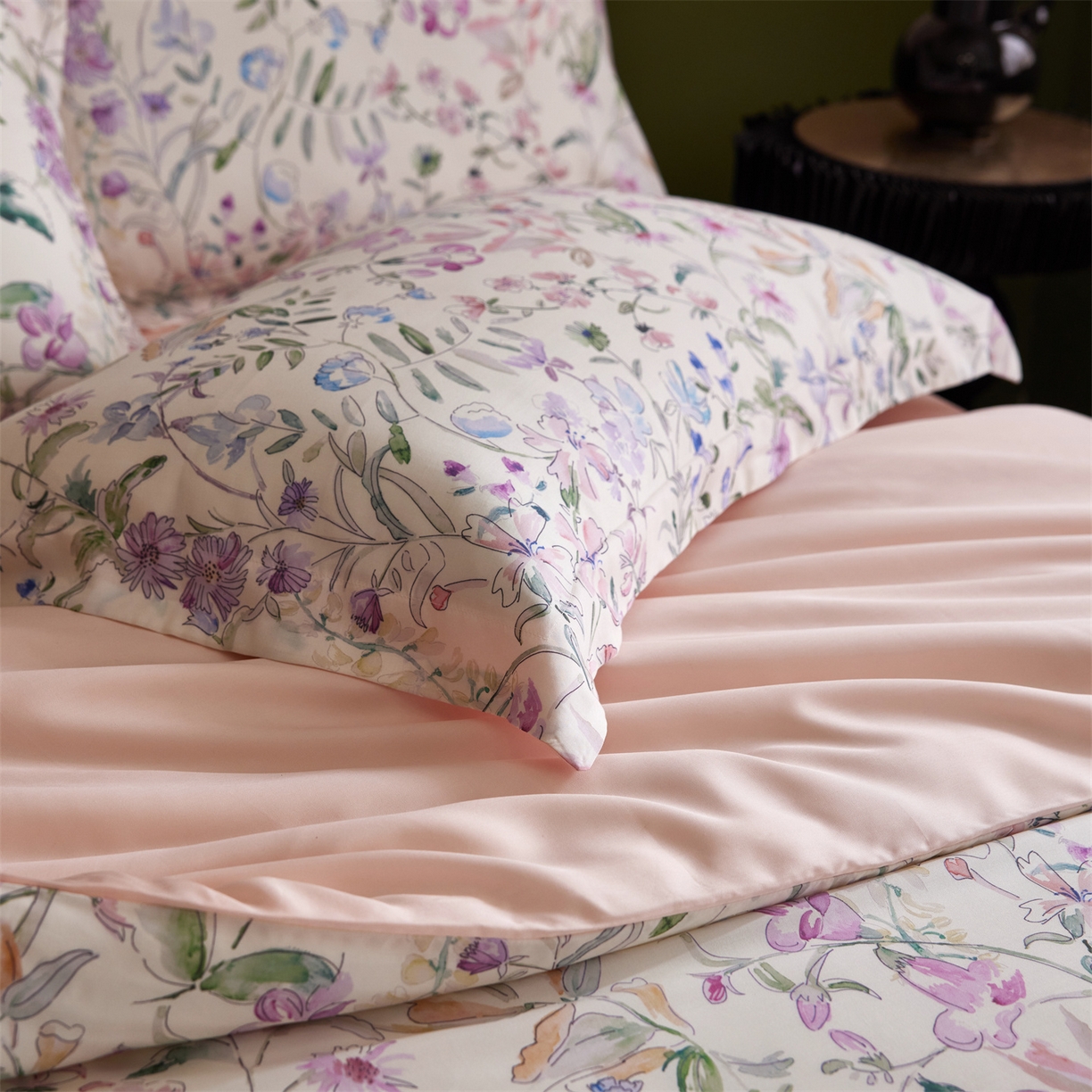 91家纺网 家纺一手货源 找家纺 初拾 2026新款春夏小清新莱赛尔数码印花四件套 会员减10 控价：日常券后不低于298 元  晴岛桔梗