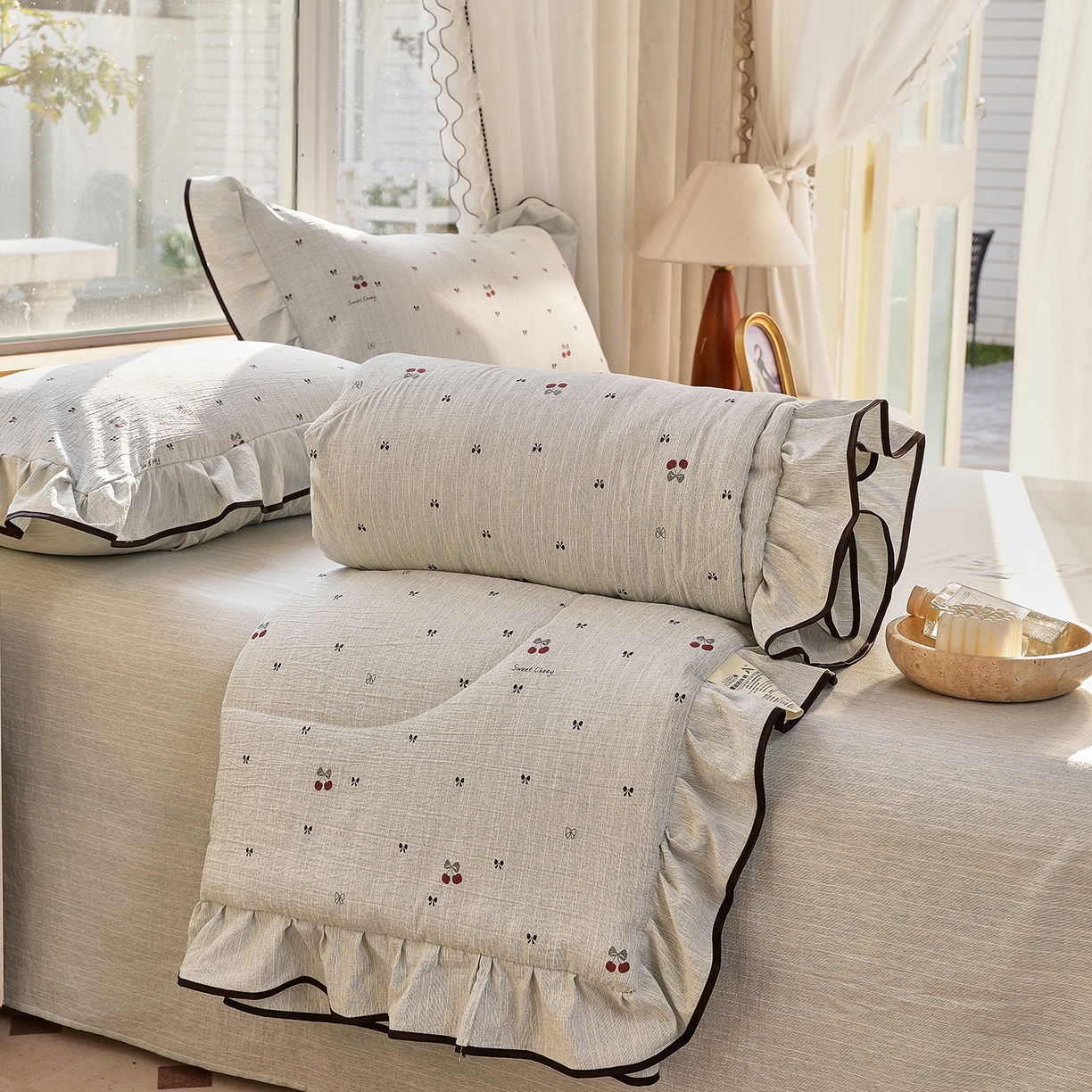 91家纺网 家纺一手货源 找家纺 梵克保罗 2026春夏新款提花色织花边夏被四件套单夏被空调被 蓝樱