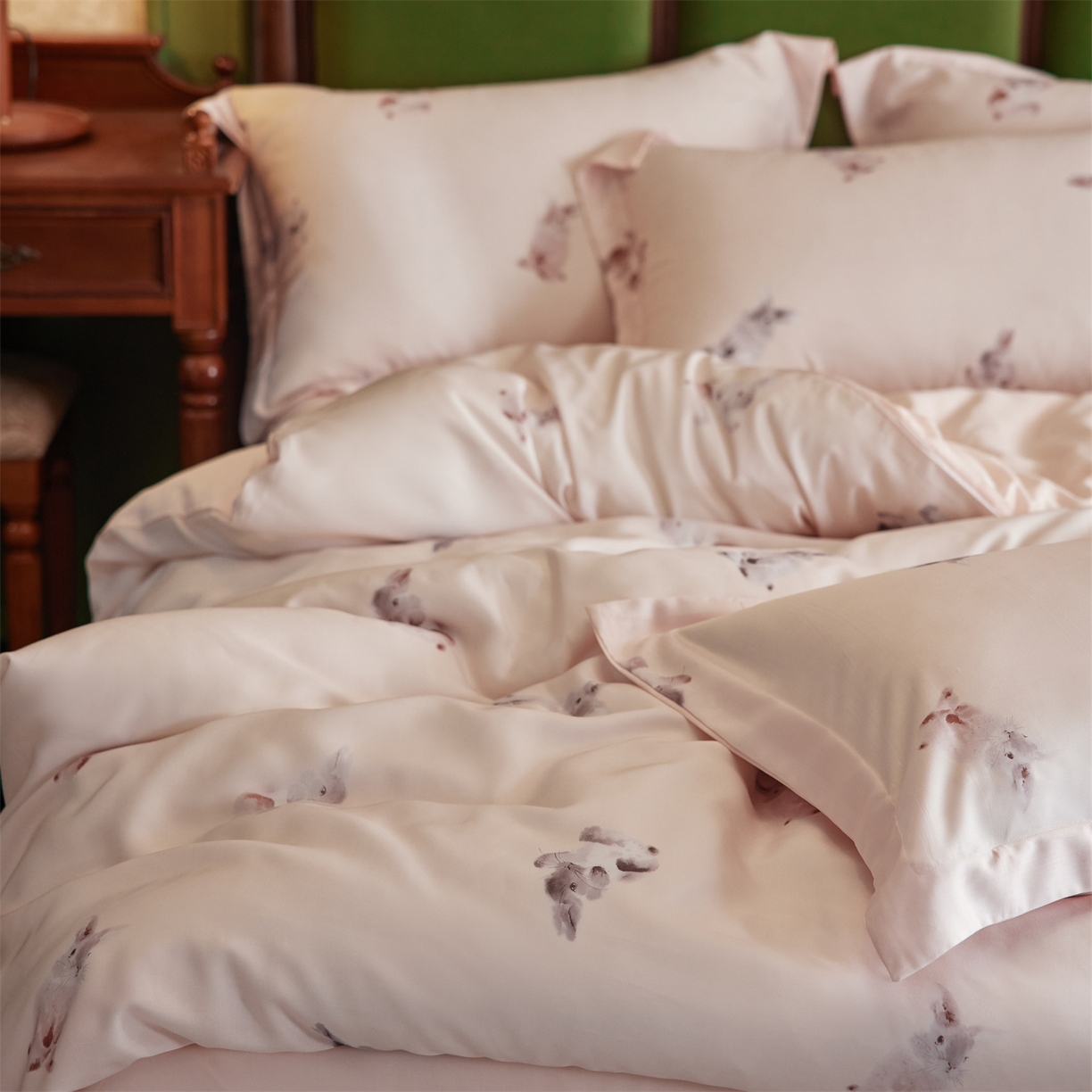 91家纺网 家纺一手货源 找家纺 初拾 2026新款春夏小清新莱赛尔数码印花四件套 会员减10 控价：日常券后不低于298 元  桃园知兔