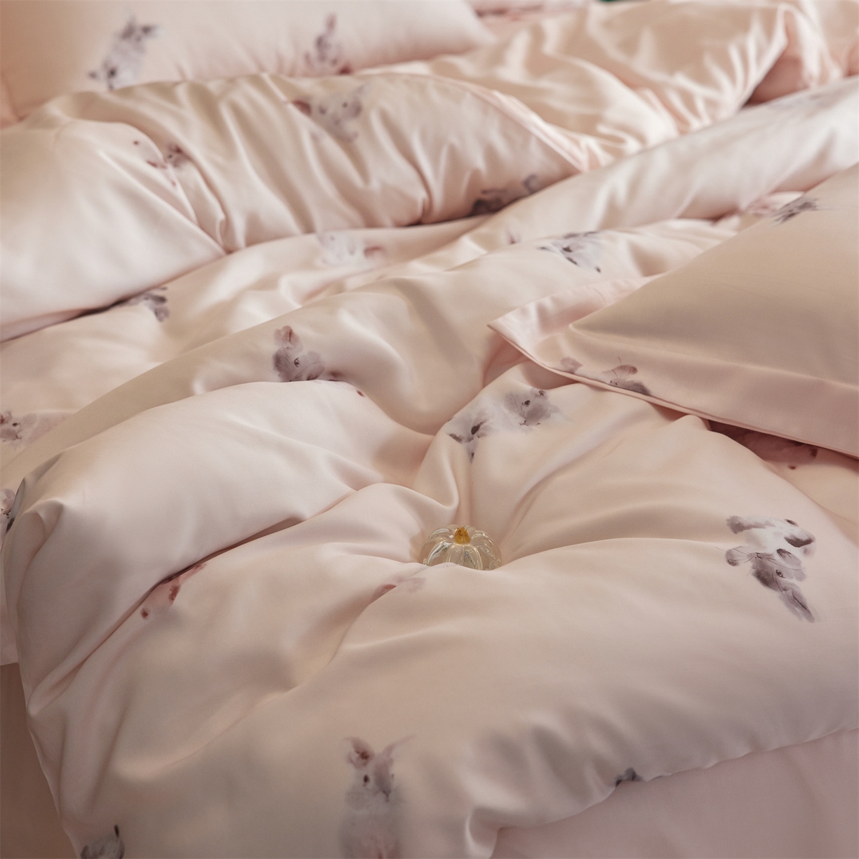 91家纺网 家纺一手货源 找家纺 初拾 2026新款春夏小清新莱赛尔数码印花四件套 会员减10 控价：日常券后不低于298 元  桃园知兔