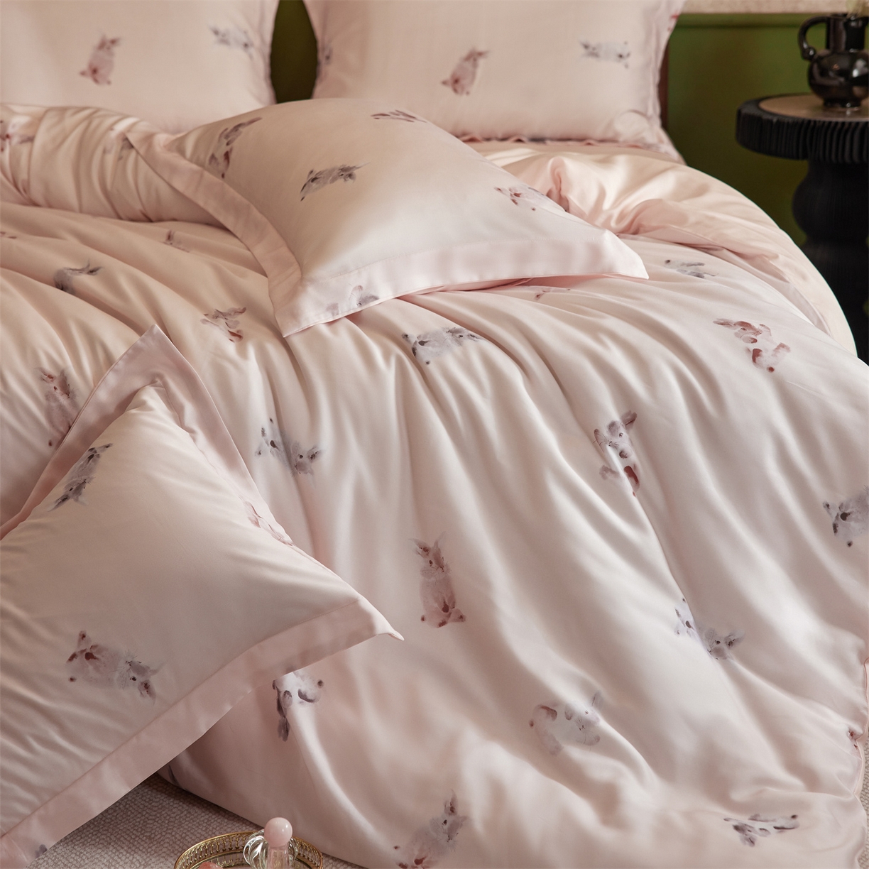 91家纺网 家纺一手货源 找家纺 初拾 2026新款春夏小清新莱赛尔数码印花四件套 会员减10 控价：日常券后不低于298 元  桃园知兔