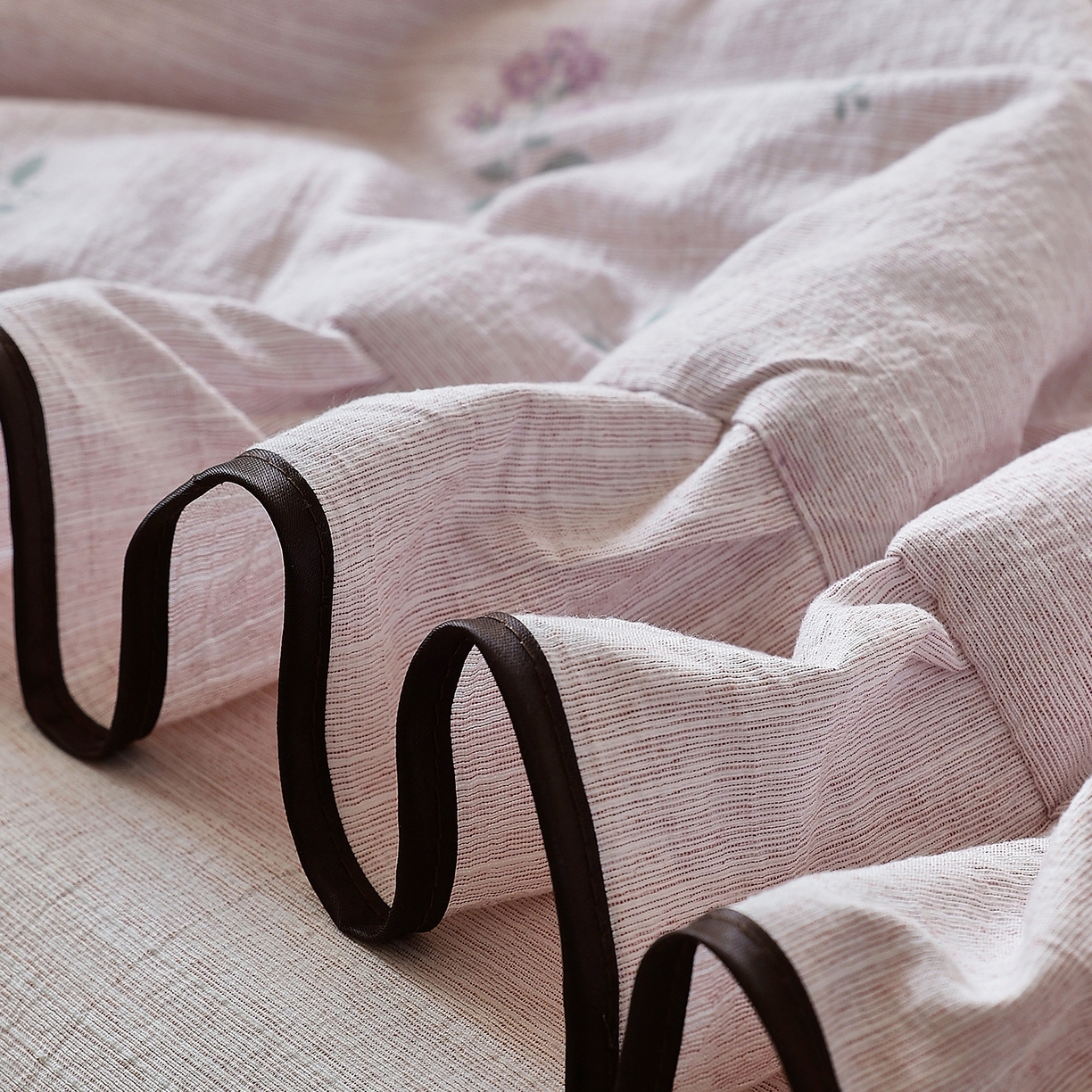 91家纺网 家纺一手货源 找家纺 梵克保罗 2026春夏新款提花色织花边夏被四件套单夏被空调被 樱花绘