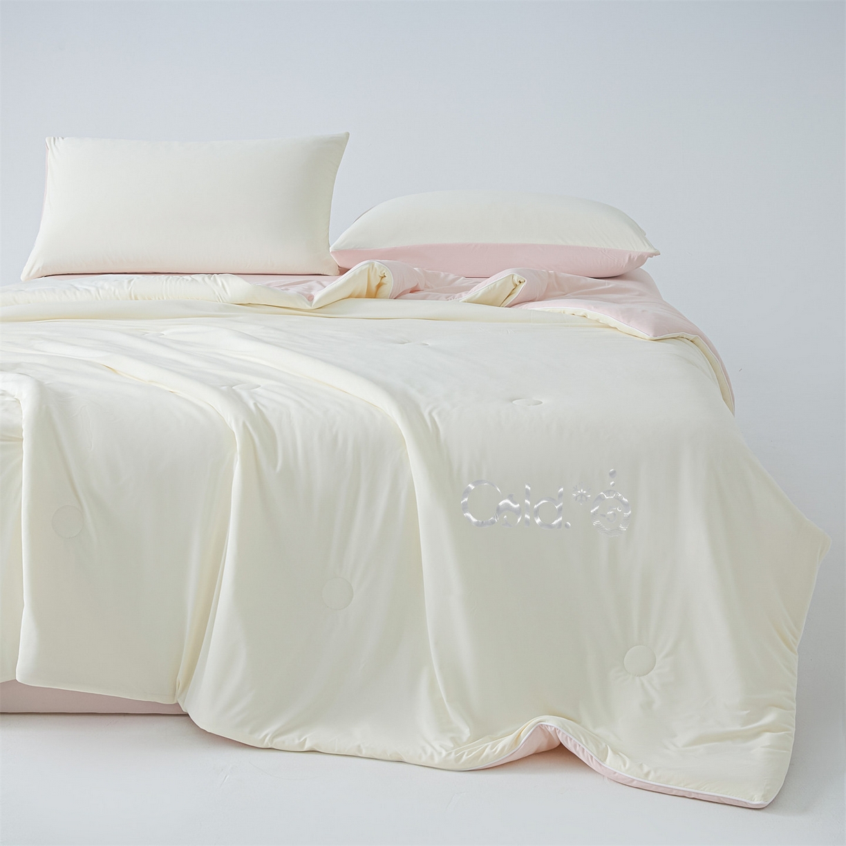 91家纺网 家纺一手货源 找家纺 恬思语家纺 2026春夏新品纯色双拼凉感丝大豆夏被夏凉被空调被 凉感-米粉