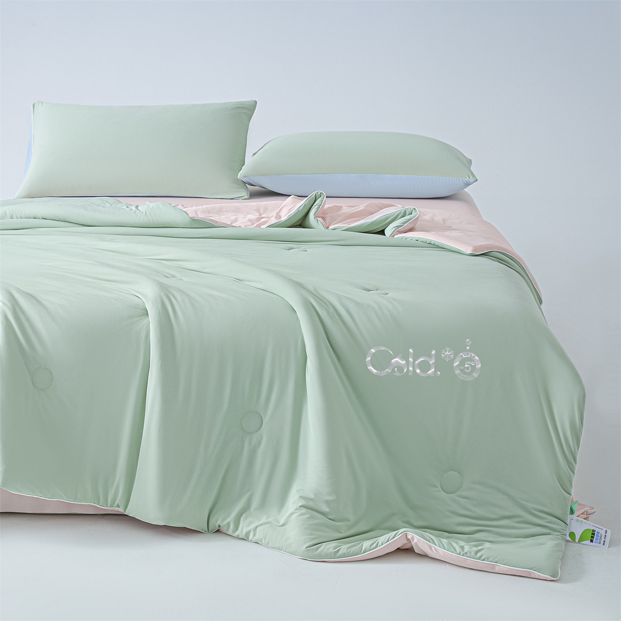 91家纺网 家纺一手货源 找家纺 恬思语家纺 2026春夏新品纯色双拼凉感丝大豆夏被夏凉被空调被 凉感-绿粉