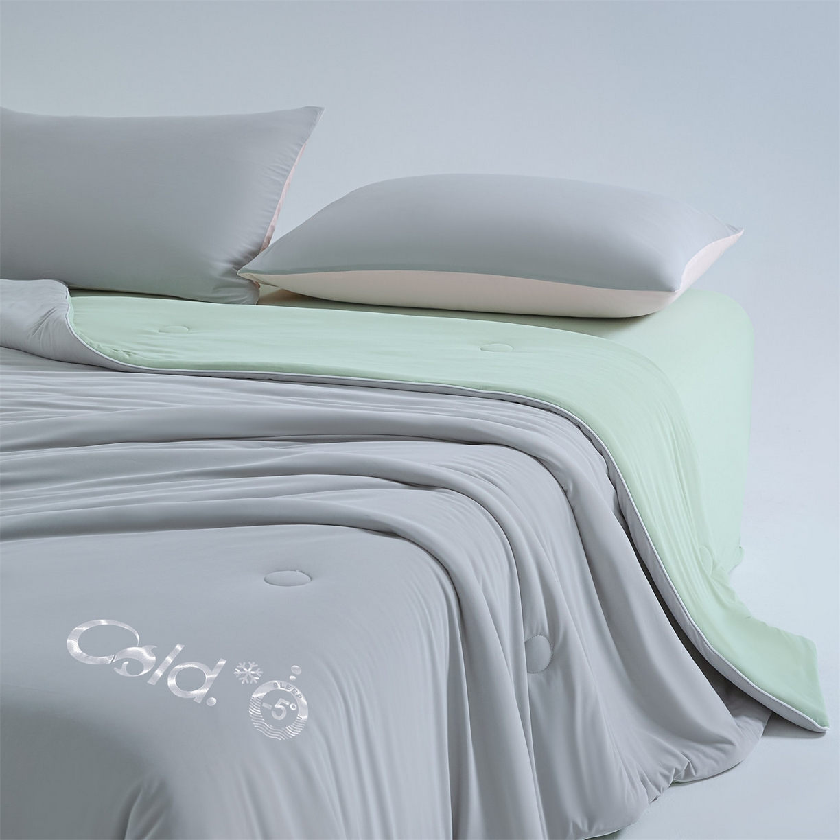 91家纺网 家纺一手货源 找家纺 恬思语家纺 2026春夏新品纯色双拼凉感丝大豆夏被夏凉被空调被 凉感-灰绿