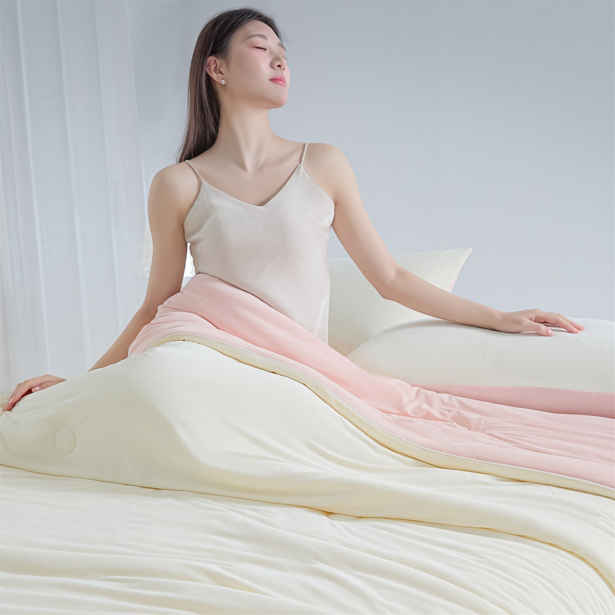 91家纺网 家纺一手货源 找家纺 恬思语家纺 2026春夏新品纯色双拼凉感丝大豆夏被夏凉被空调被 凉感-米粉